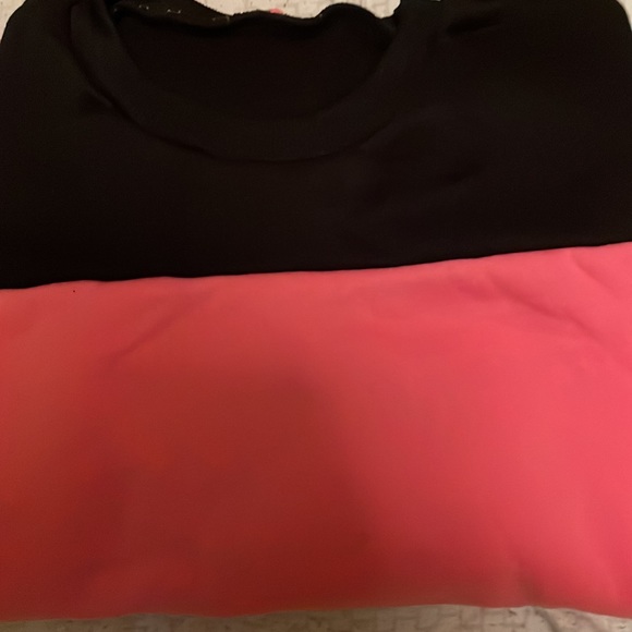 Sweaters - Picture 4 of 4